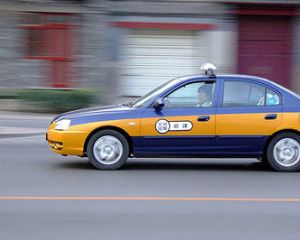 廊坊出租车司机们98版出租车管理办法废止了